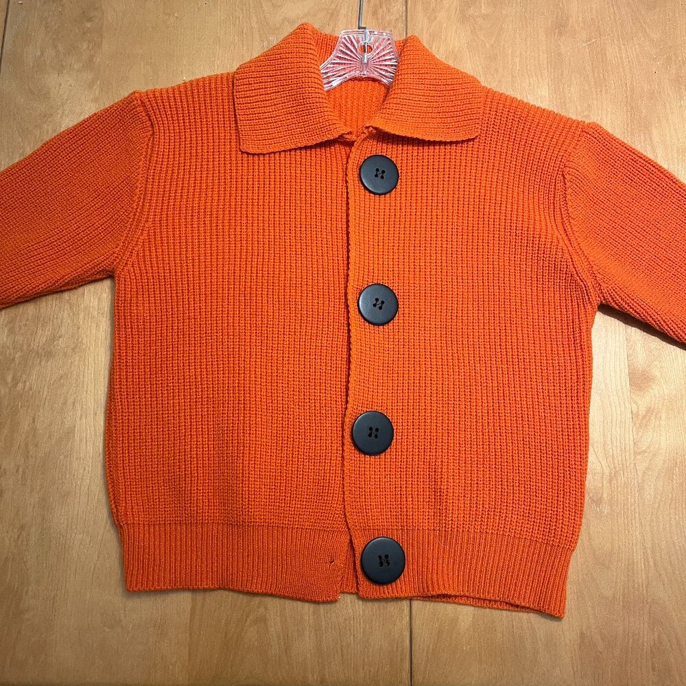 Super cute orange sweater with big black buttons, M or L